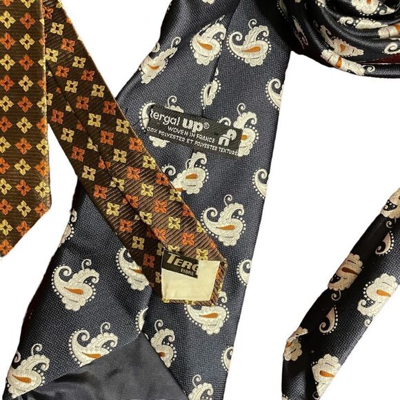 Vintage 70s Tergal textured Wide Polyester Ties - Picture 4 of 4